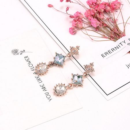 Full pair of the sparkly rose gold geometric earrings.