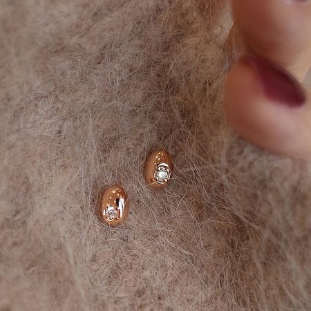 Detailed product shot of the 925 sterling silver gold-plated stud earrings.