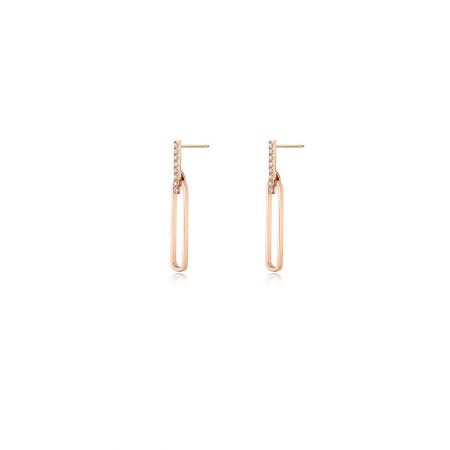 Close-up of the rose gold paperclip earrings showcasing the intricate chain detail.