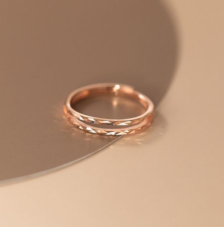 Close-up view of the 925 sterling silver faceted plain ring in rose gold finish.