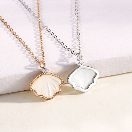 Comparison of the rose gold and silver sea shell pendant necklaces, both featuring a delicate design.