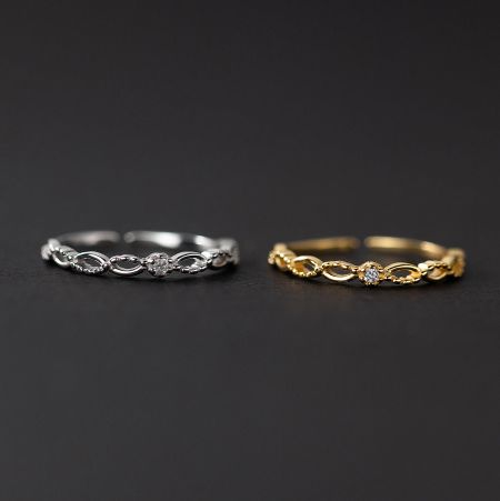 A comparison of the 925 silver lace rings in both silver and gold finishes.