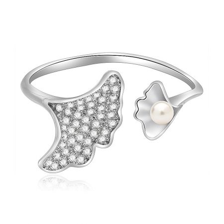 A complementary bracelet design featuring star and flower charms with a pearl, showcasing the collection's style.