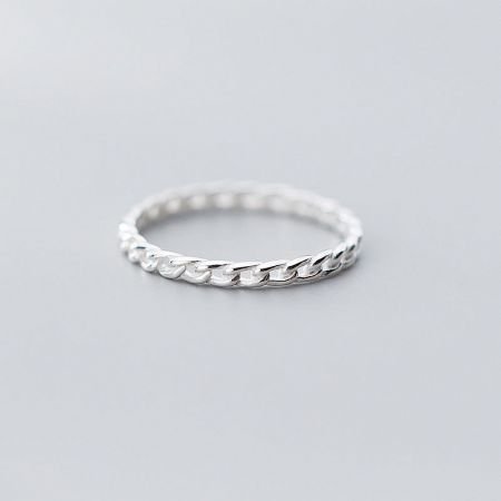 925 Sterling Silver Simple Chain Exquisite Hand Ring Set of 5 - A close-up of a 925 sterling silver ring with a simple, elegant chain-link design, part of a versatile set of five.