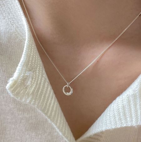 925 Sterling Silver Circle Pendant Necklace - A model wearing the elegant 925 sterling silver circle pendant necklace, showcasing its delicate design against a white sweater.
