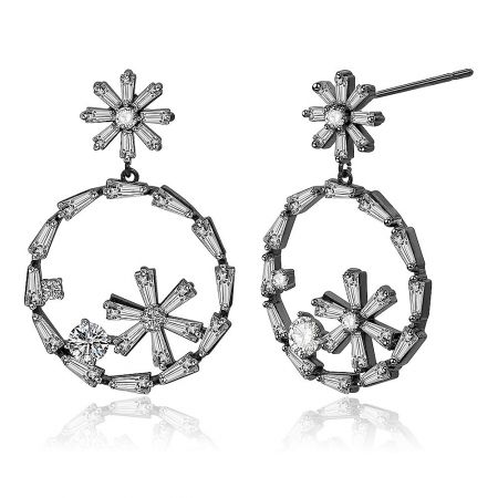 Side angle of the silver crystal earrings, highlighting the flower-shaped top and the circular bottom with a central crystal.