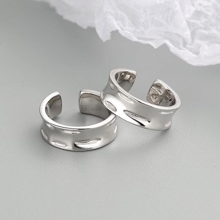 925 스털링 실버 피어싱 없는 유니섹스 넓은 헬릭스 귀 커프 (5개 세트) - 광택 마감이 된 925 스털링 실버 넓은 헬릭스 귀 커프 한 쌍, 피어싱 없는 룩을 위해 디자인되었습니다.