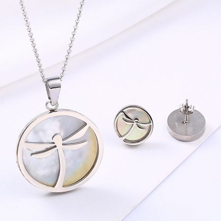 Alternative rhodium-plated version of the Dragonfly Shell Jewelry Set, showcasing the intricate mother-of-pearl inlay.