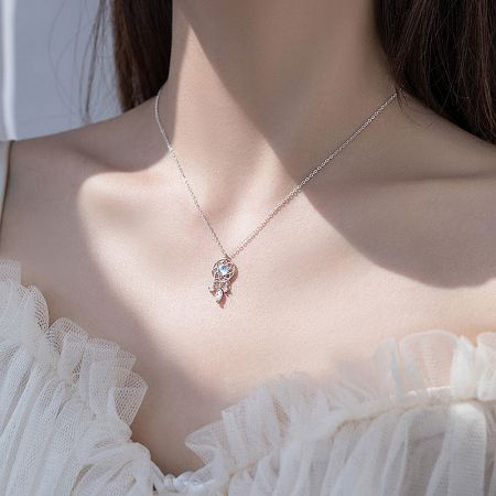 Another detailed view of the sterling silver dreamcatcher pendant.