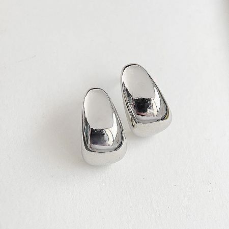 Detailed product photo of the silver-plated chunky waterdrop stud earrings.