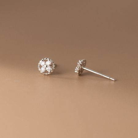 Detailed close-up of the silver four-leaf clover earring showcasing the cubic zirconia stones.