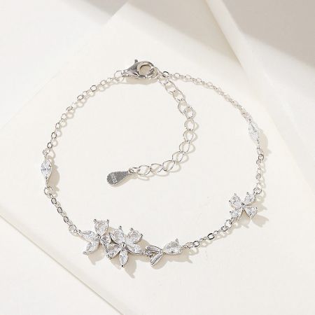 Another style from the sakura flower bracelet set, highlighting its delicate floral links.