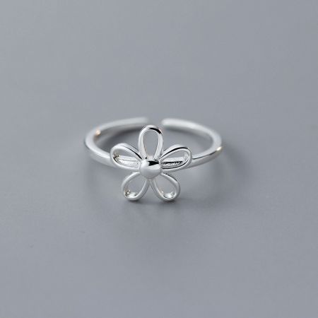 Close-up of the sterling silver flower ring from the Bloom series.