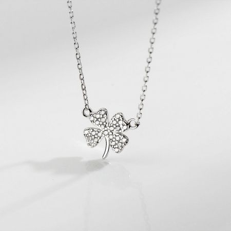 Detailed view of the 925 sterling silver four-leaf clover pendant.