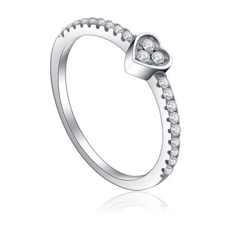 Detailed view of the heart-shaped sterling silver ring with brilliant cubic zirconia
