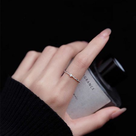 The 925 sterling silver version of the adjustable ring, showcasing its elegant and versatile style.