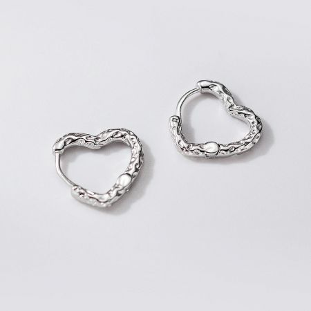 Wholesale 925 Silver Textured Heart Hoop Earrings Minimalist Design - A pair of wholesale 925 sterling silver heart hoop earrings with a minimalist textured design, shown on a clean background.