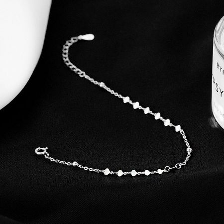 Detailed shot of the silver heart link chain design.