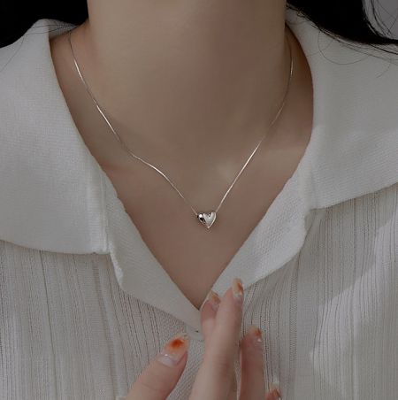 A model wearing the 925 Sterling Silver Heart Necklace to showcase its length and appearance.