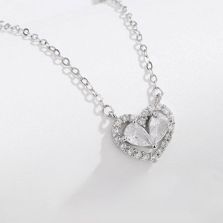 925 Sterling Silver Cubic Zirconia Heart Pendant Necklace Set - A 925 sterling silver heart pendant necklace featuring a brilliant heart-shaped cubic zirconia centerpiece.