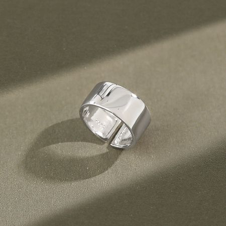 Close-up detail of the adjustable 925 silver wide band ring, showing its polished finish and quality craftsmanship.