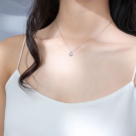 Close-up of the 925 sterling silver evil eye choker necklace, showing the chain and pendant.