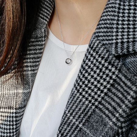Model wearing the minimalist 925 sterling silver round pendant necklace, showcasing its elegant collarbone placement.