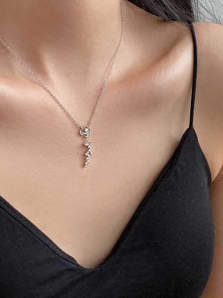 Model wearing the elegant silver necklace with a brilliant diamond pendant.