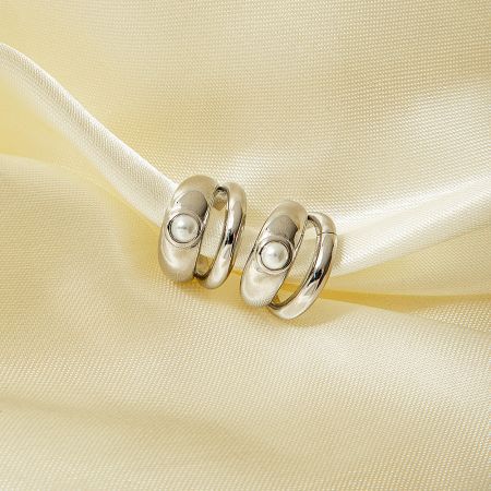 Product shot of the silver double-layer pearl inlay ear cuff clip earrings.