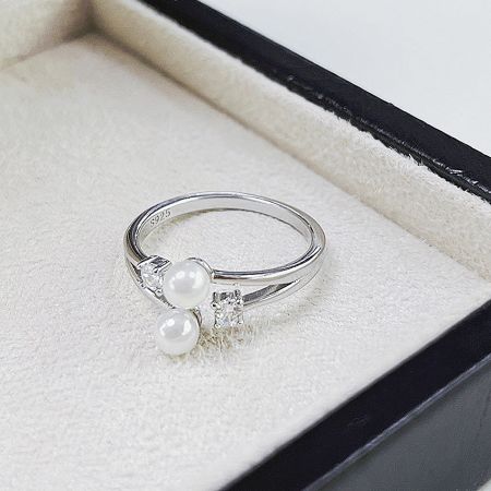 S925 sterling silver stamp on the open ring band.