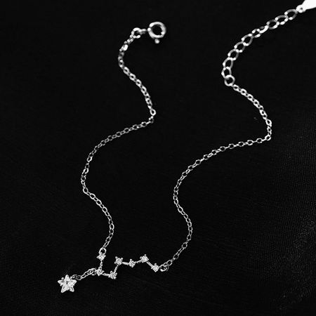 Detailed view of the Polaris star charm on the 925 silver thin chain bracelet.
