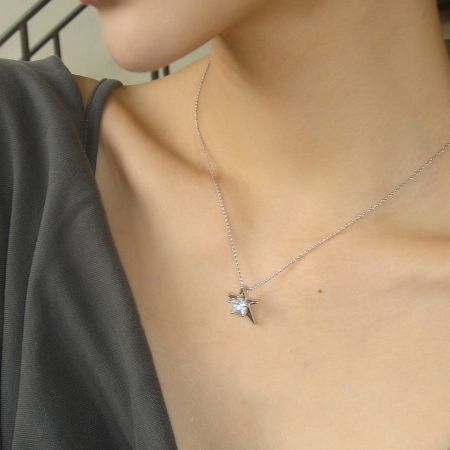 Model wearing the platinum-plated irregular star pendant necklace.