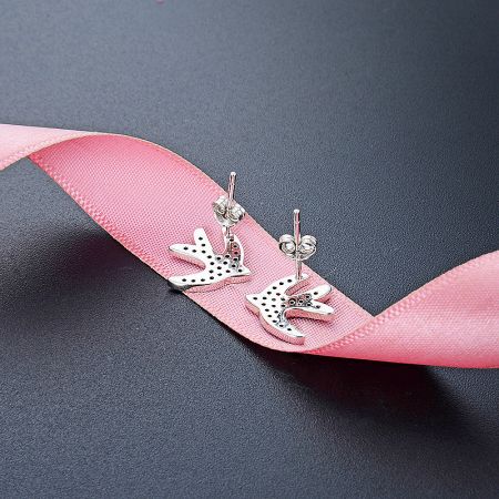 Detailed side view of the sterling silver swallow bird stud earring showcasing the black zircon details.