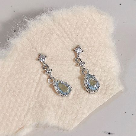 Detailed view of the zircon waterdrop earring's craftsmanship and sparkle.