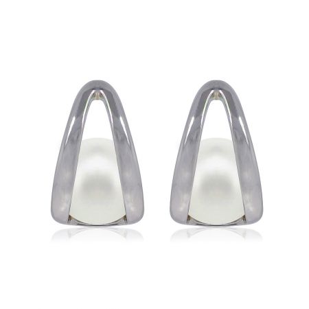 Side profile of the Hug Pearl Stud Earrings, highlighting the curved huggie shape.