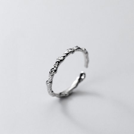 Detailed view of the 925 sterling silver braided ring showcasing its hammered texture.