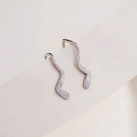 Detailed close-up of the silver 925 sterling silver simple wave stud earrings.