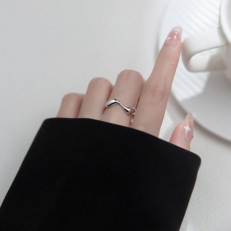 Detailed view of the silver-plated 925 sterling silver adjustable wave ring.