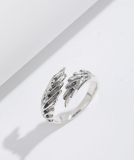 925 Sterling Silver Antique Wing Ring - A detailed close-up of the 925 Sterling Silver Antique Wing Ring, showcasing its intricate feather details and antique finish.