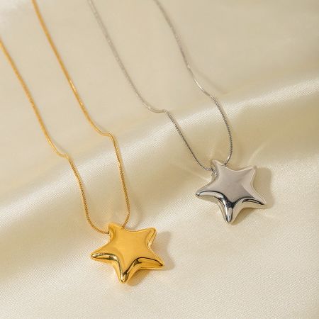 A clear shot of both the gold and silver stainless steel star pendants.