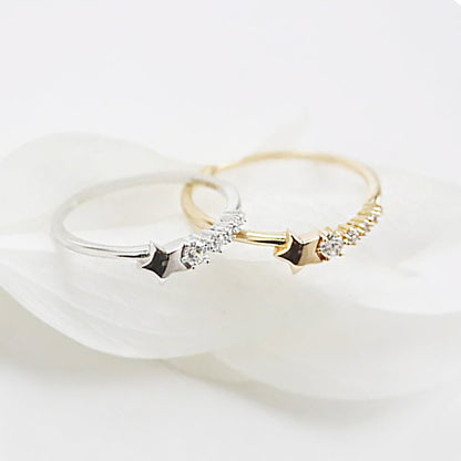 A pair of star-themed rings in both silver and gold finishes, showcasing the available options.