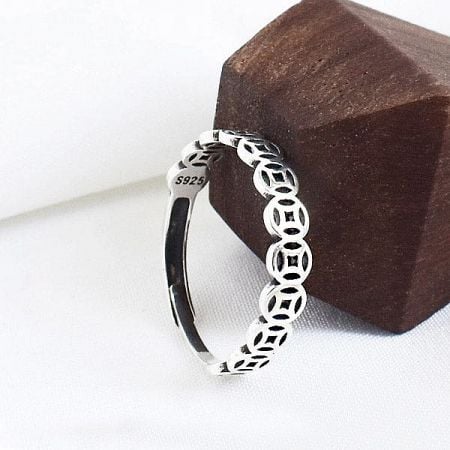 A sterling silver chain-link style ring from the vintage collection, marked S925.