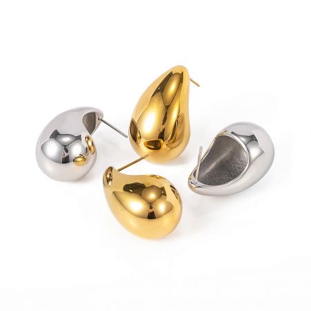 Another angle of the teardrop earrings in gold and silver, emphasizing their voluminous yet lightweight design.