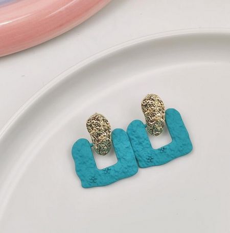 Stylish U-shaped turquoise blue enamel earrings with elegant gold accents.