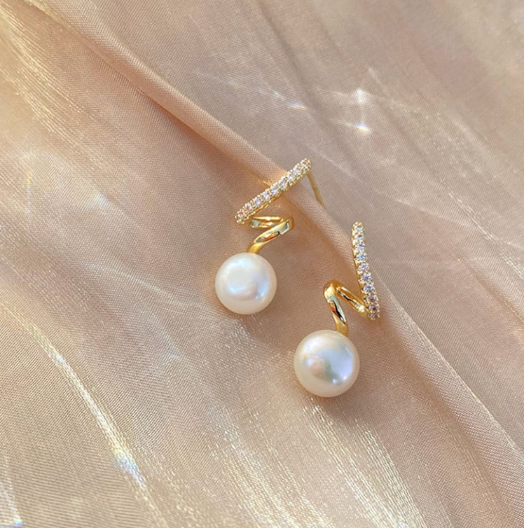 A pair of 925 Sterling Silver Pearl Twisted Earrings with lustrous pearls and gold accents, showcasing their elegant design.