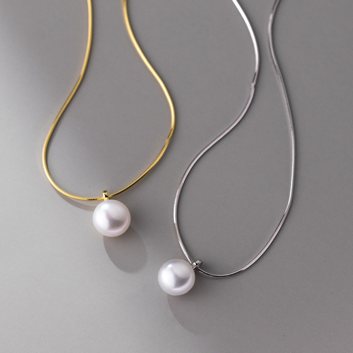 Elegant 925 sterling silver single pearl choker necklaces, shown in both gold and silver finishes on a neutral background.