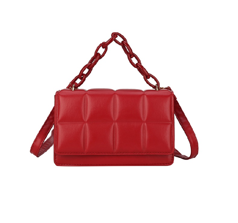 A stylish red retro chain shoulder bag made of quilted PU leather, featuring a chic chain-link handle and a long shoulder strap.