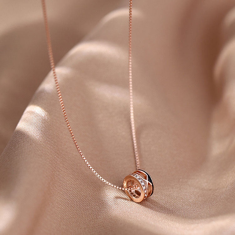 A 925 sterling silver minimalist choker necklace in a rose gold finish, featuring a lucky bead circle pendant with sparkling zircon stones.