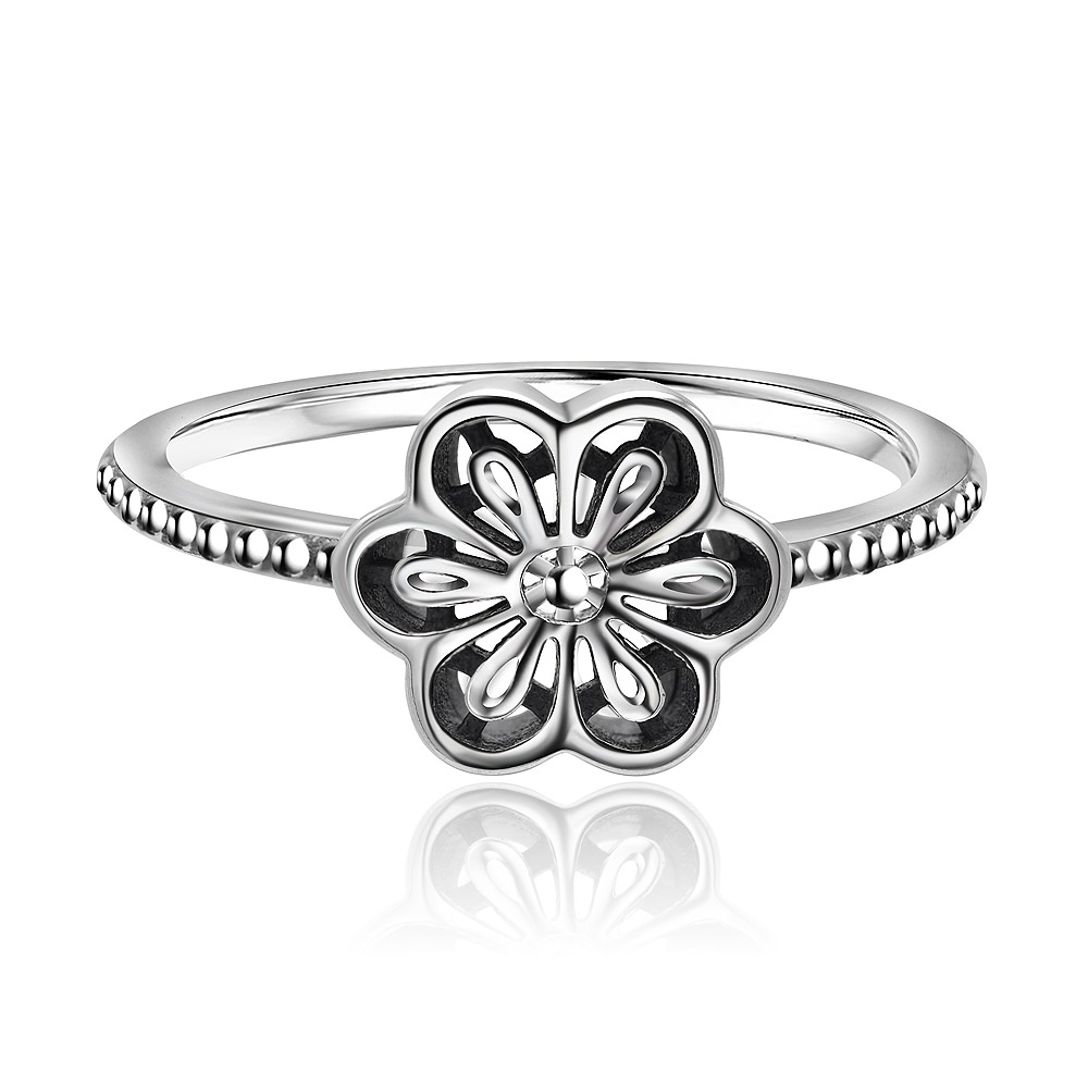 Front view of the S925 Single Dazzling Daisy Ring, showcasing its intricate flower design crafted from sterling silver.
