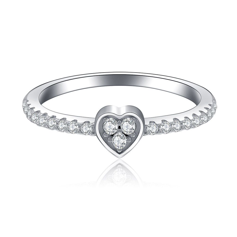 A close-up of the Silver Fashion Heart Ladies Ring, showcasing its sterling silver heart-shaped design adorned with sparkling cubic zirconia stones.